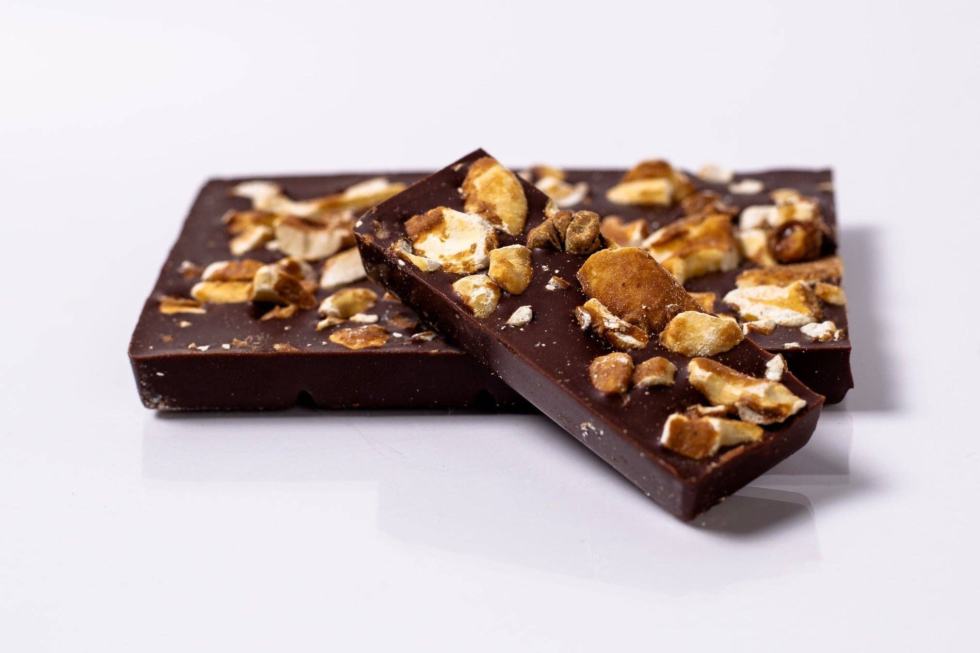 Windy City Organics - Wholesale Chocolate Bar - Coconut Caramel & Crushed Cashew Bark4