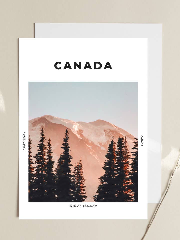 Kanada ”Där bergen möter månen” Print för wholesale av The Travel Edit