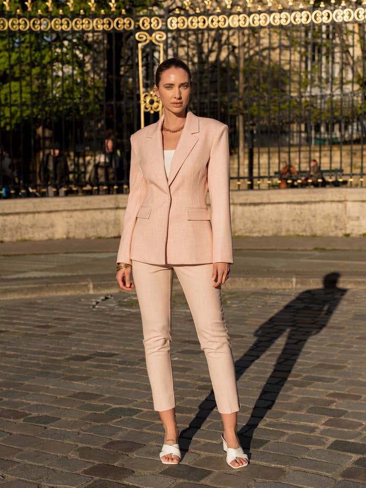 Extra-fitted and structured blazer jacket for wholesale by Attentif Paris