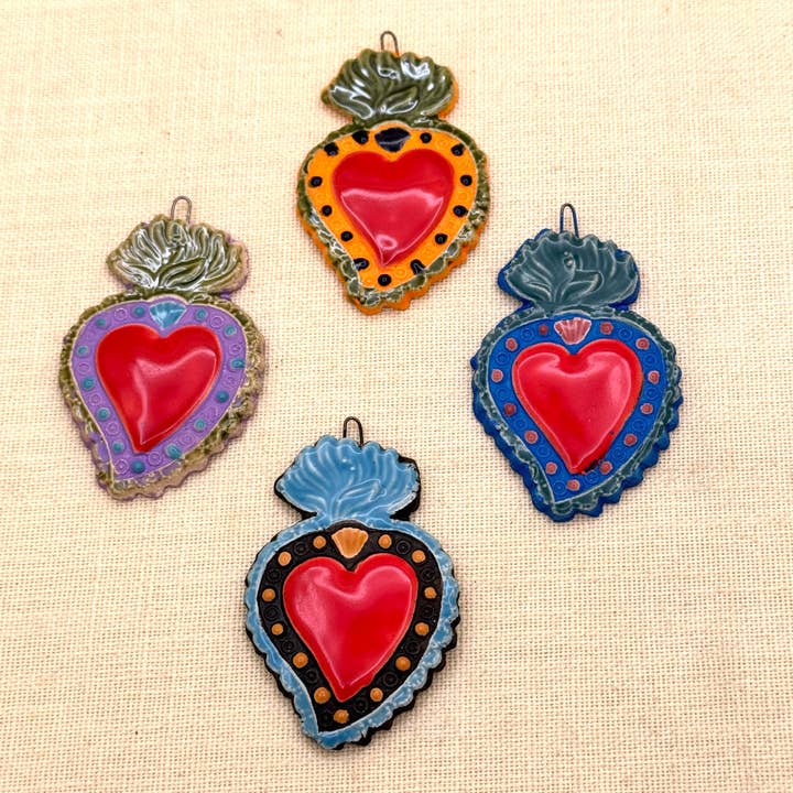 Ornement Cœur Milagro en Céramique, Petit, Pérou pour la vente par Tesoros Trading Company