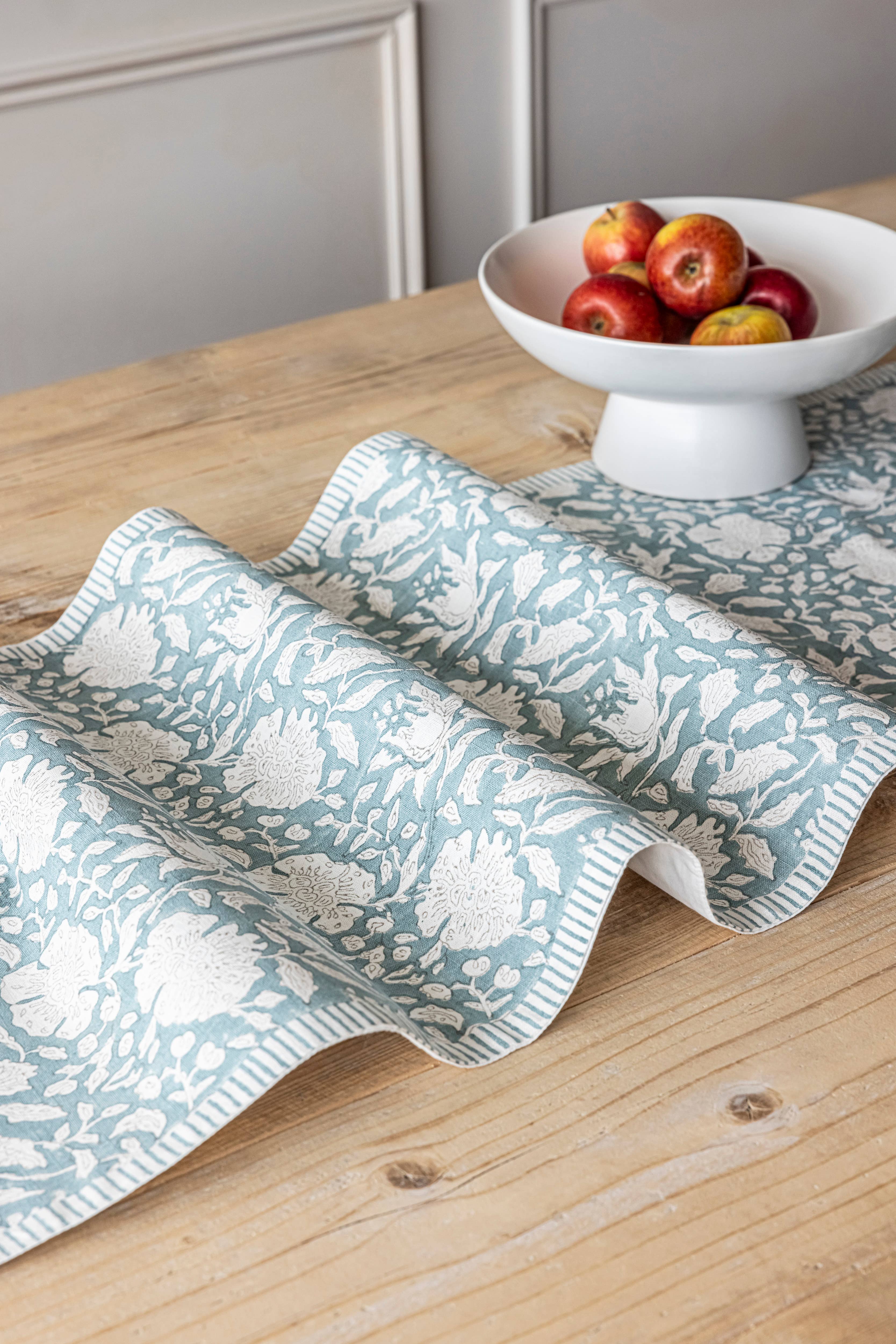 over&back - Wholesale Table Runner -  Hand-Blocked Table Runner Floral Patterns 18x10842