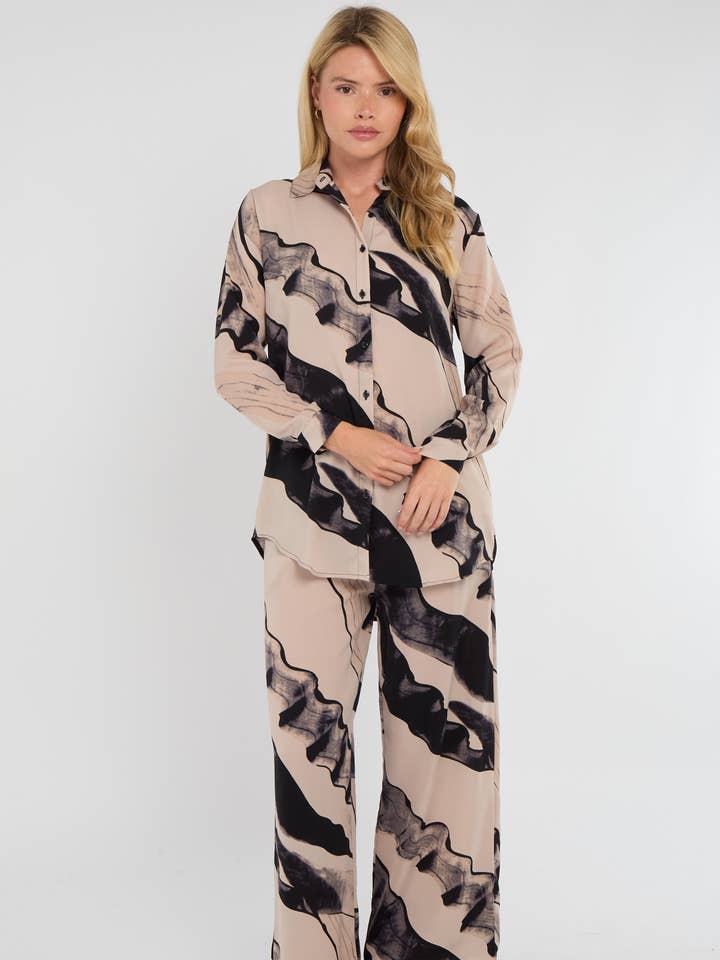 8-teiliges Set aus beigem abstraktem Pinselstrich-Print mit passendem Hemd und Hose für den Großhandel von Love Sunshine Wholesale