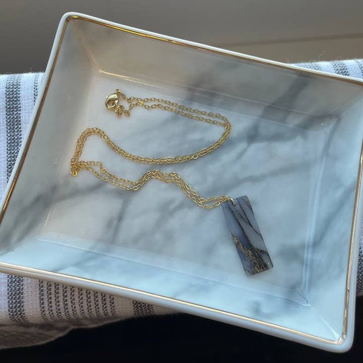 Schwarze und durchscheinende Charm-Halskette für den Großhandel von Honeybea Creations WI