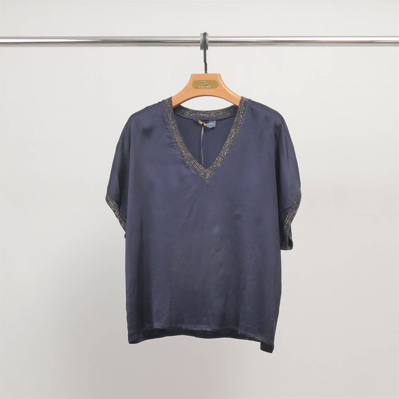 Cecile Wang - Vendita all'ingrosso Tunica - Donna - Tunica collo a V in raso fluido – DB143605