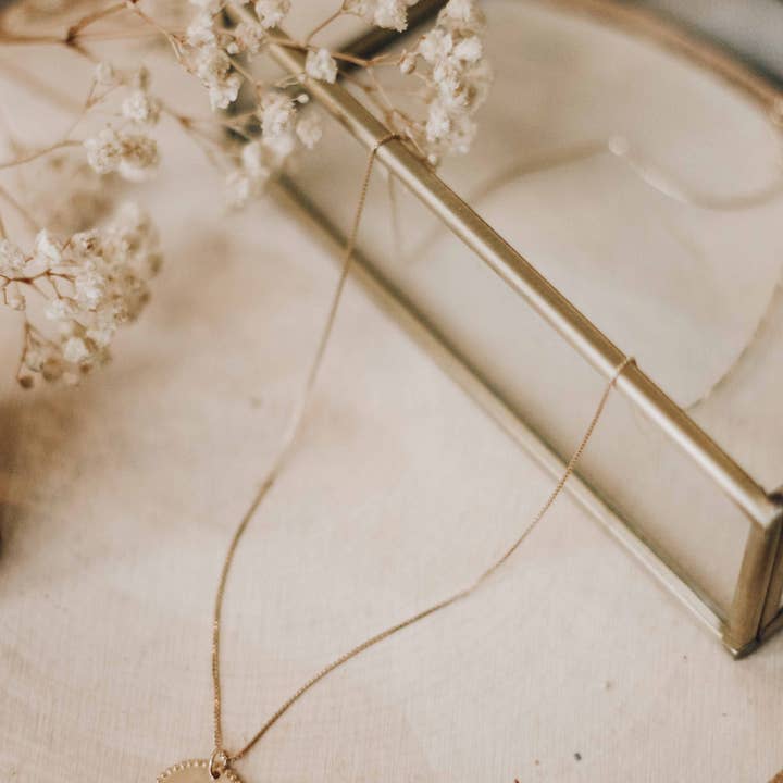 Collier Médaille Mate pour la vente par My Little Bijou