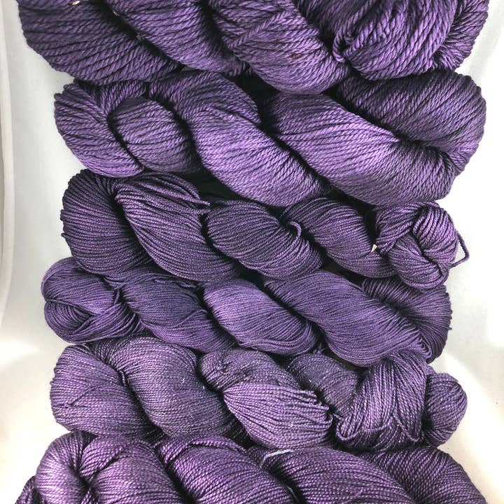Herrin der Dunkelheit - Kleinserie handgefärbte Wolle für den Großhandel von Rebel Purl
