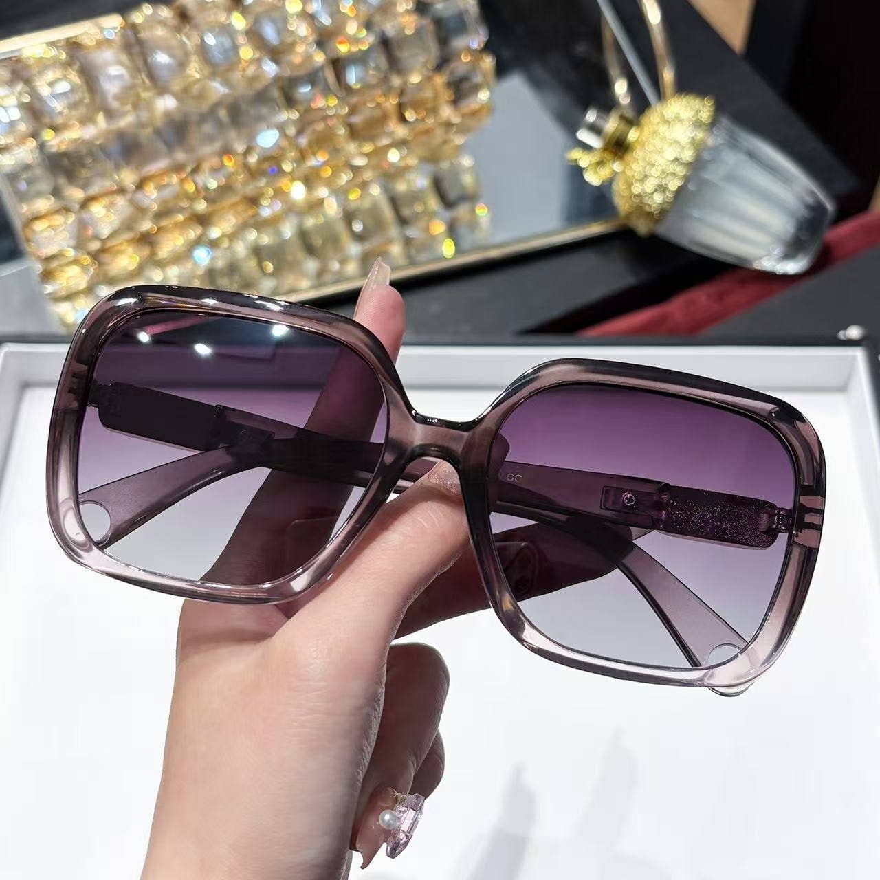 PEACH ACCESSORIES – wholesale Sunglasses – Women's – Oversized Frame Sunglasses with Unique Pearl Accent 78503