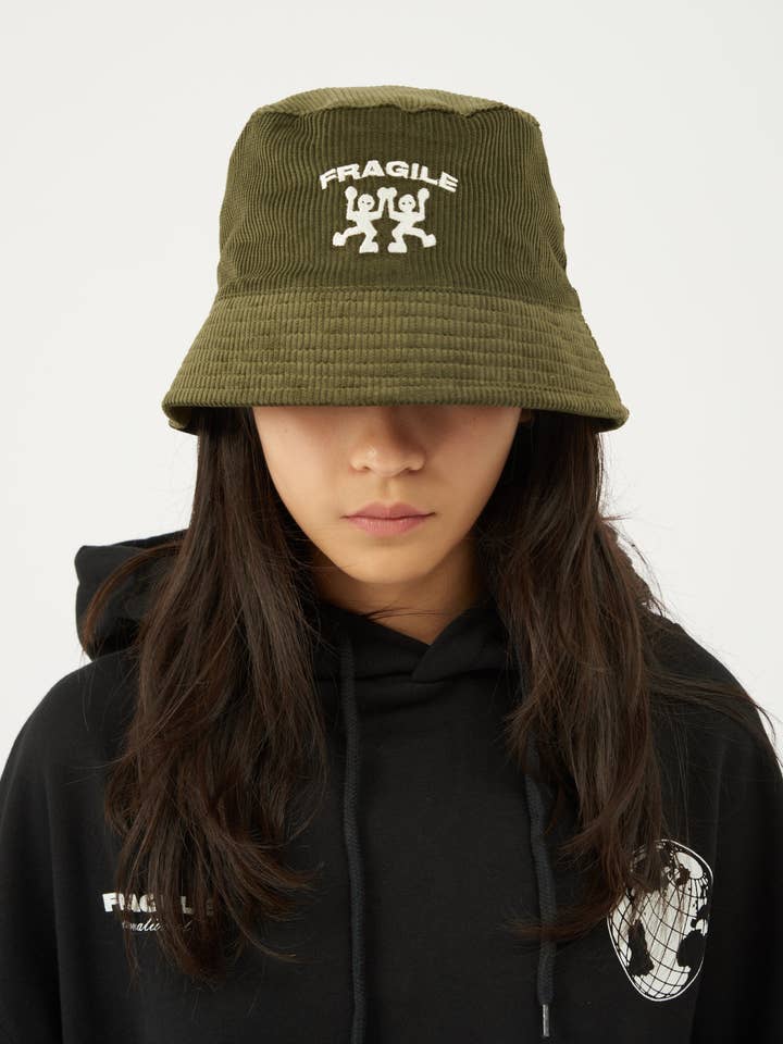 Chapeau Bob FRAGILE® / Olive pour la vente par FRGL