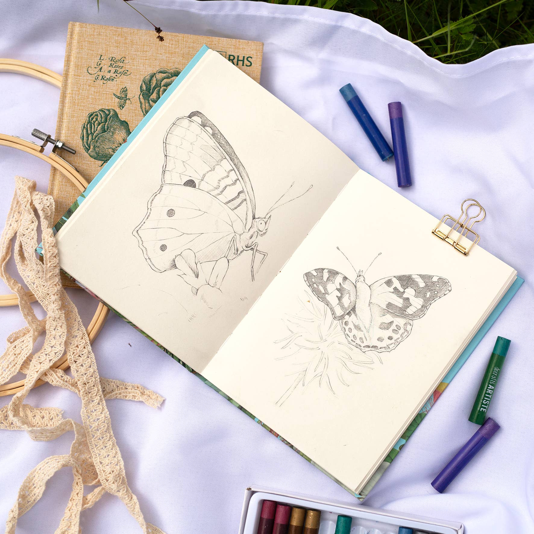 West Design Products UK – wholesale Sketchbook/sketchpad – RHS 160 Page Hardbound Sketchbook (110gsm), A5, Bird Scene7