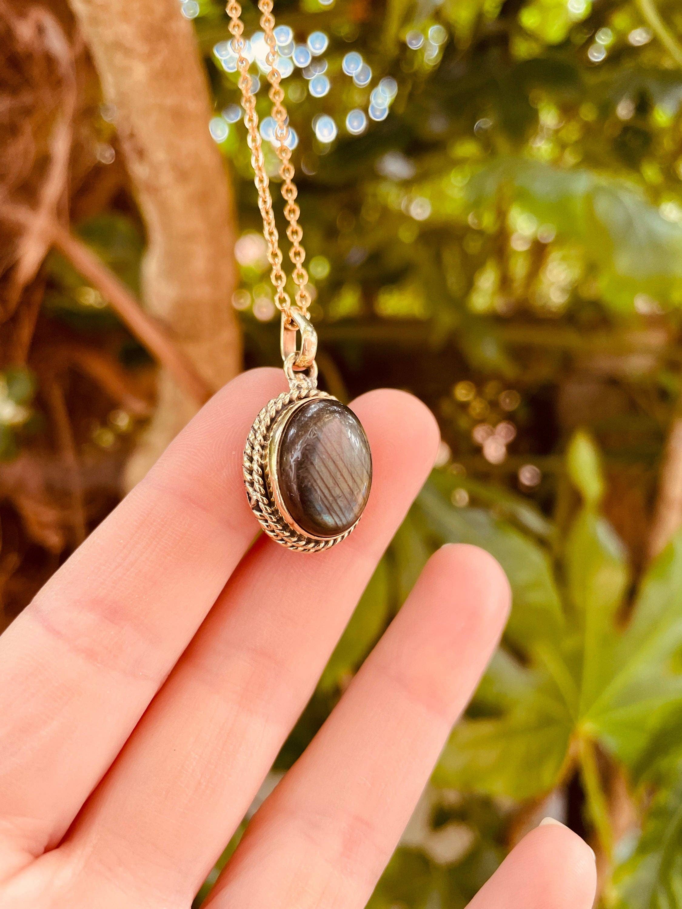 Kaali Boutique – wholesale Pendant/charm necklace – Labradorite Necklace Gold Chain Brass / Simple / Classic / Hypoallergenic / Boho / Crystal Jewelery / Ethnic / Hypoallergenic / Illuminati5