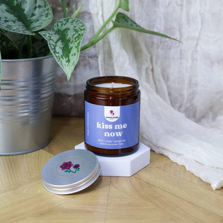 Natural wax Candle Kiss Me Now - plum • roses • bergamot for wholesale by Sweet Wild Scents