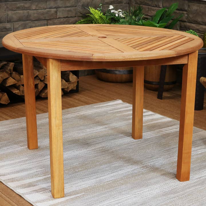 Sunnydaze Decor - Vente Table de terrasse - Table à manger ronde de patio en bois Meranti de 42,75 po