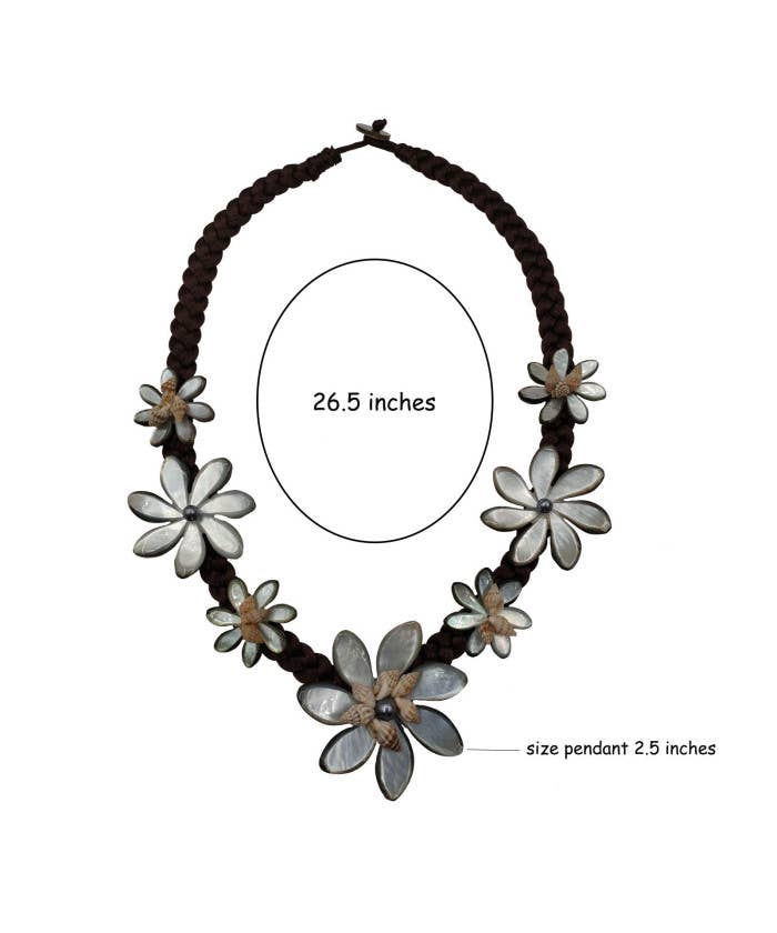 DK Hawaii - Vente Colliers à pendentif - Collier à pendentif en forme de fleur de tiaré sculptée en forme de nacre4