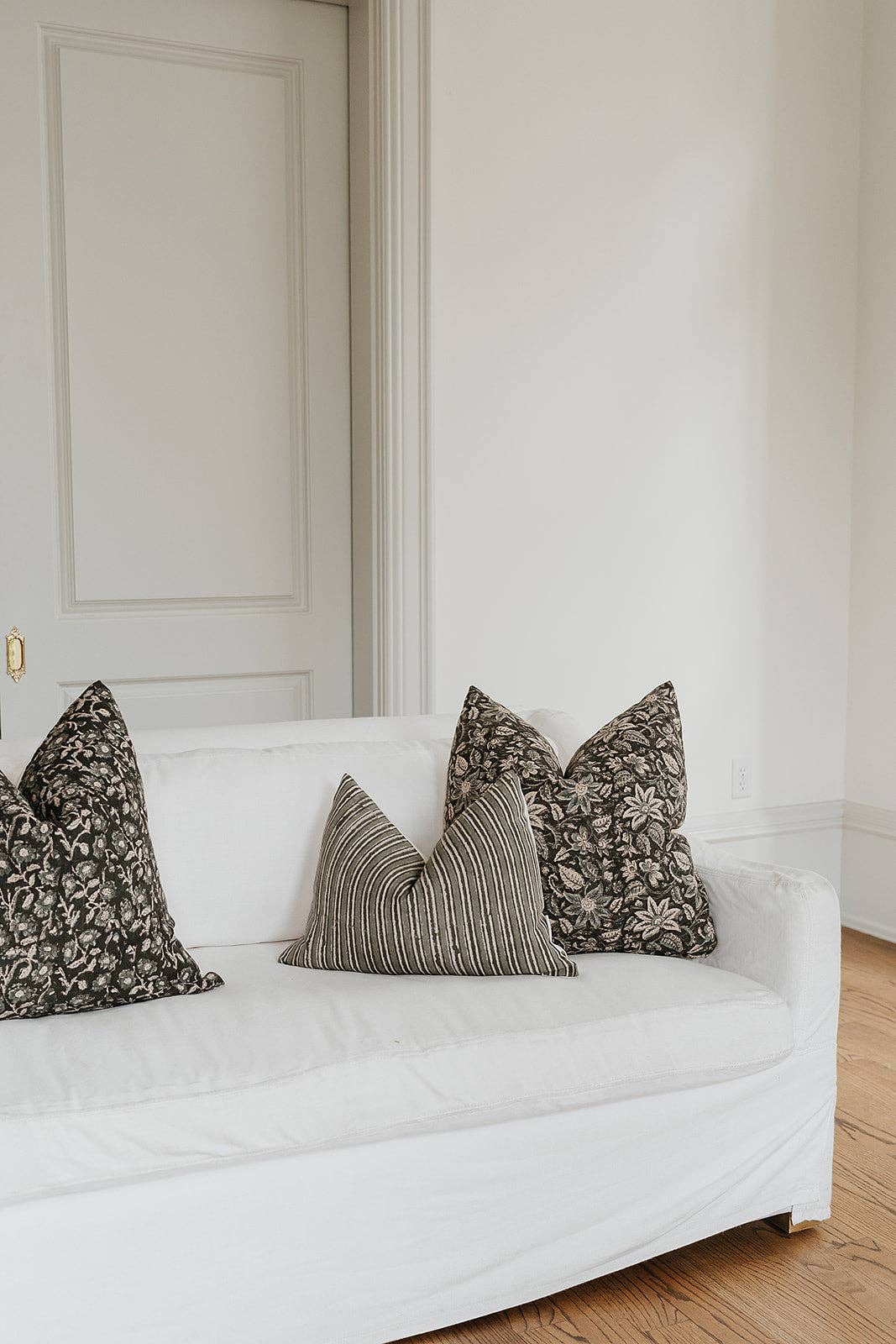 RuffledThread - Wholesale Throw Pillow Cover - Dejo- Indian Hand Block linen Lumbar pillow  cover8