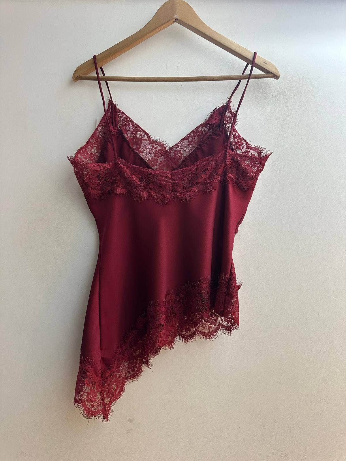 LORIANE - Vente Débardeur – femme - 7462 Haut à bretelle asymétrique en satin2