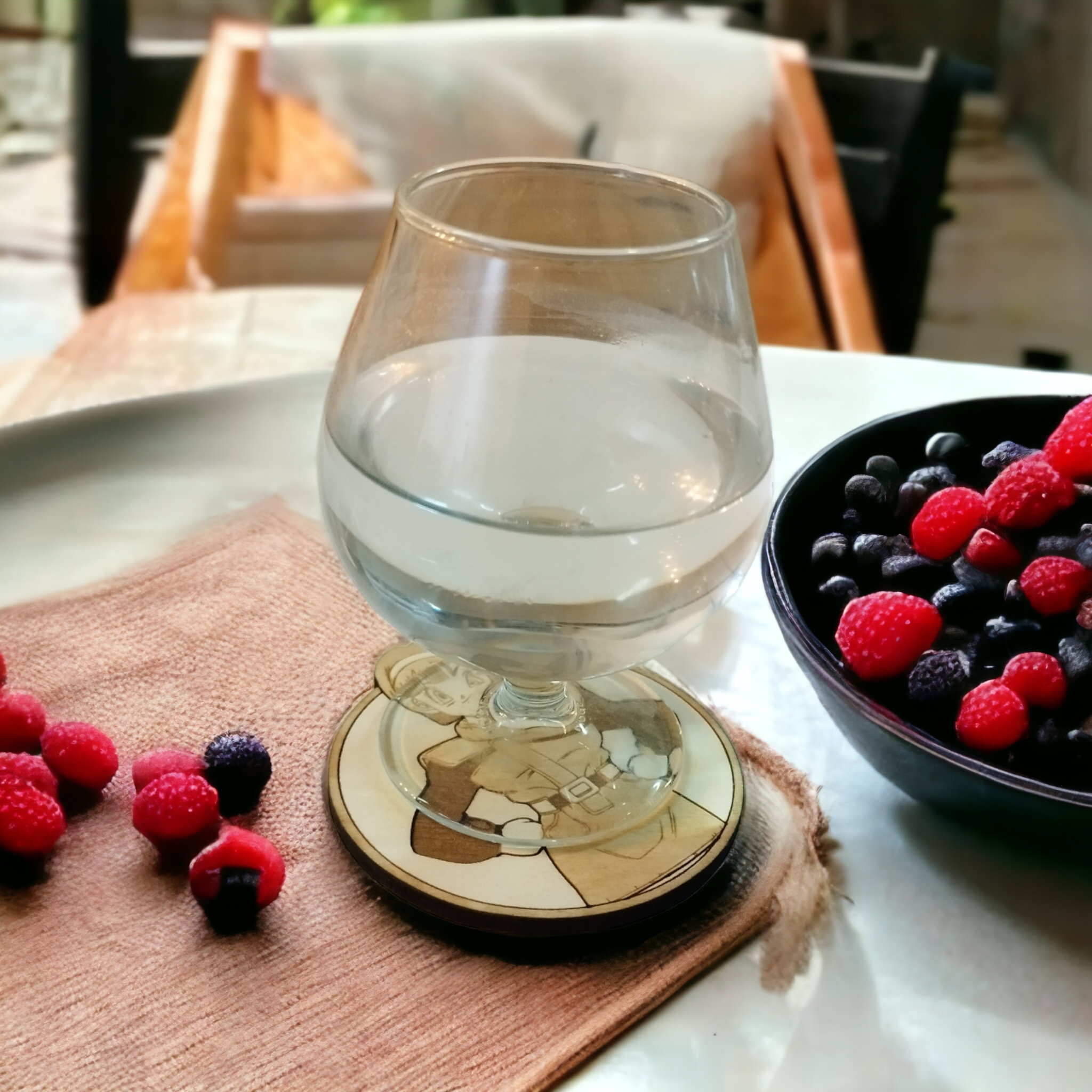 Studio Rima - Wholesale Onderzetters - Set van 6 houten onderzetters met krachtige animevrouw-motieven - cadeau9