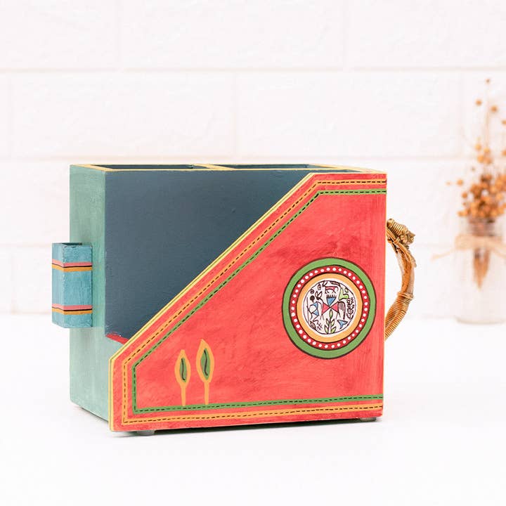 Madhubani trä 'Tribal Touch bestickhållare' con Dhokra-konst per la vendita all'ingrosso da parte di Svadia