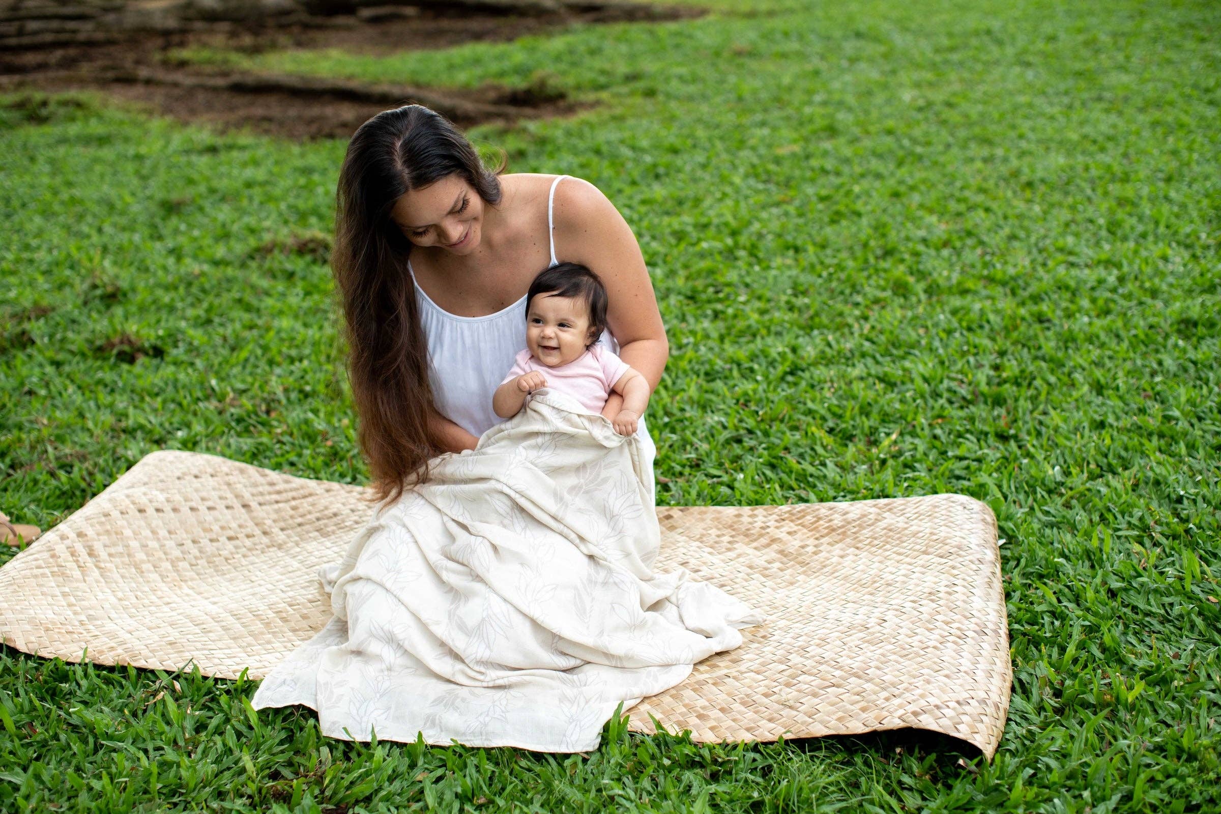The Keiki Dept - Wholesale Swaddle - Baby - White Maile Strands Kapa Moe - Hawaiian Bamboo Swaddle3