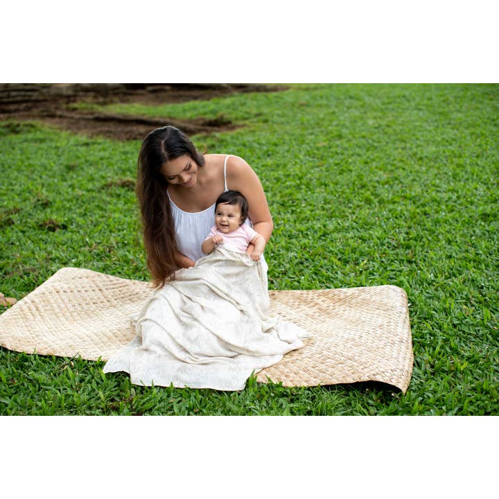 The Keiki Dept - Wholesale Swaddle - Baby - White Maile Strands Kapa Moe - Hawaiian Bamboo Swaddle3