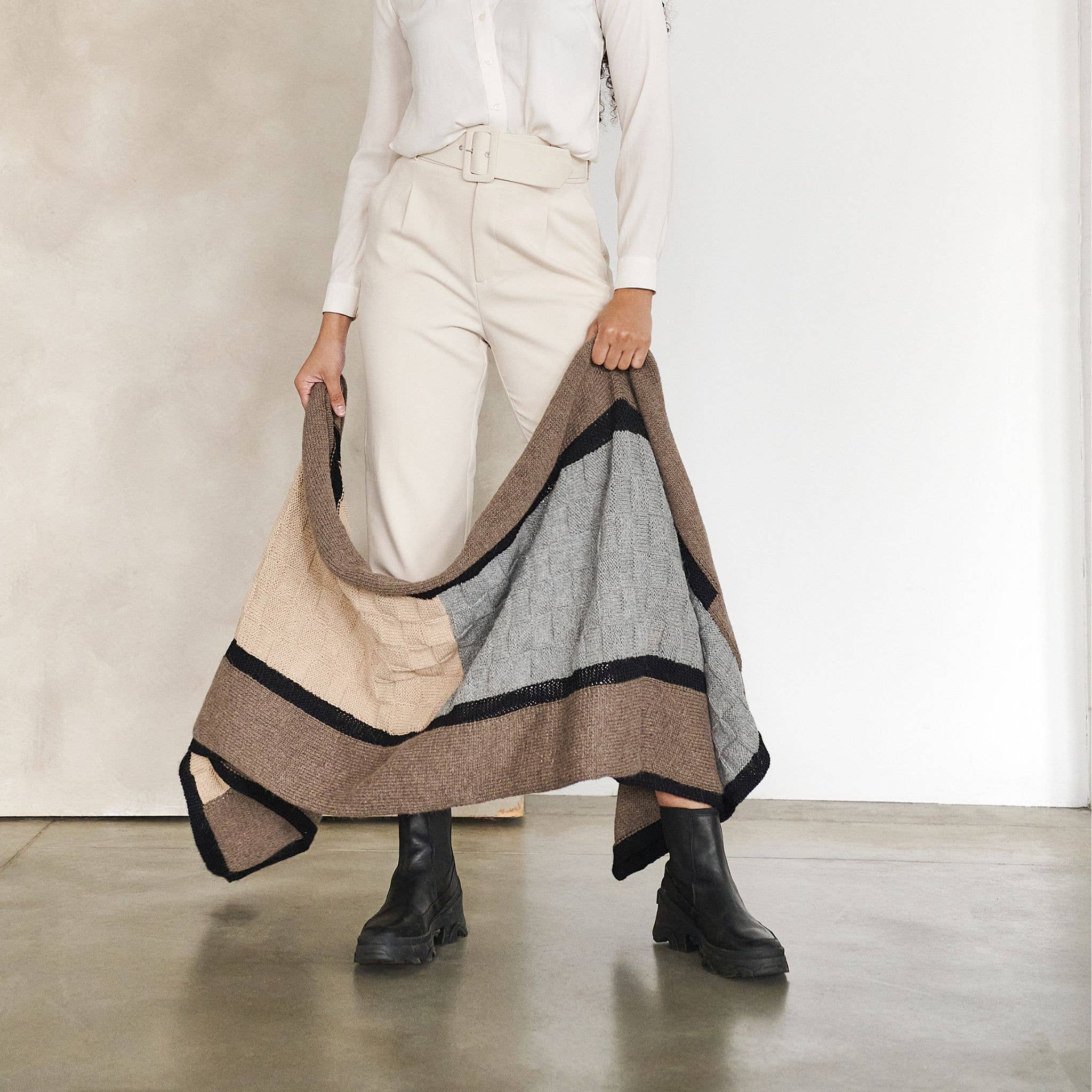 Variously – wholesale Throw blanket – Muhu Hand Knitted Peruvian Alpaca Blanket / Blanket Scarf4