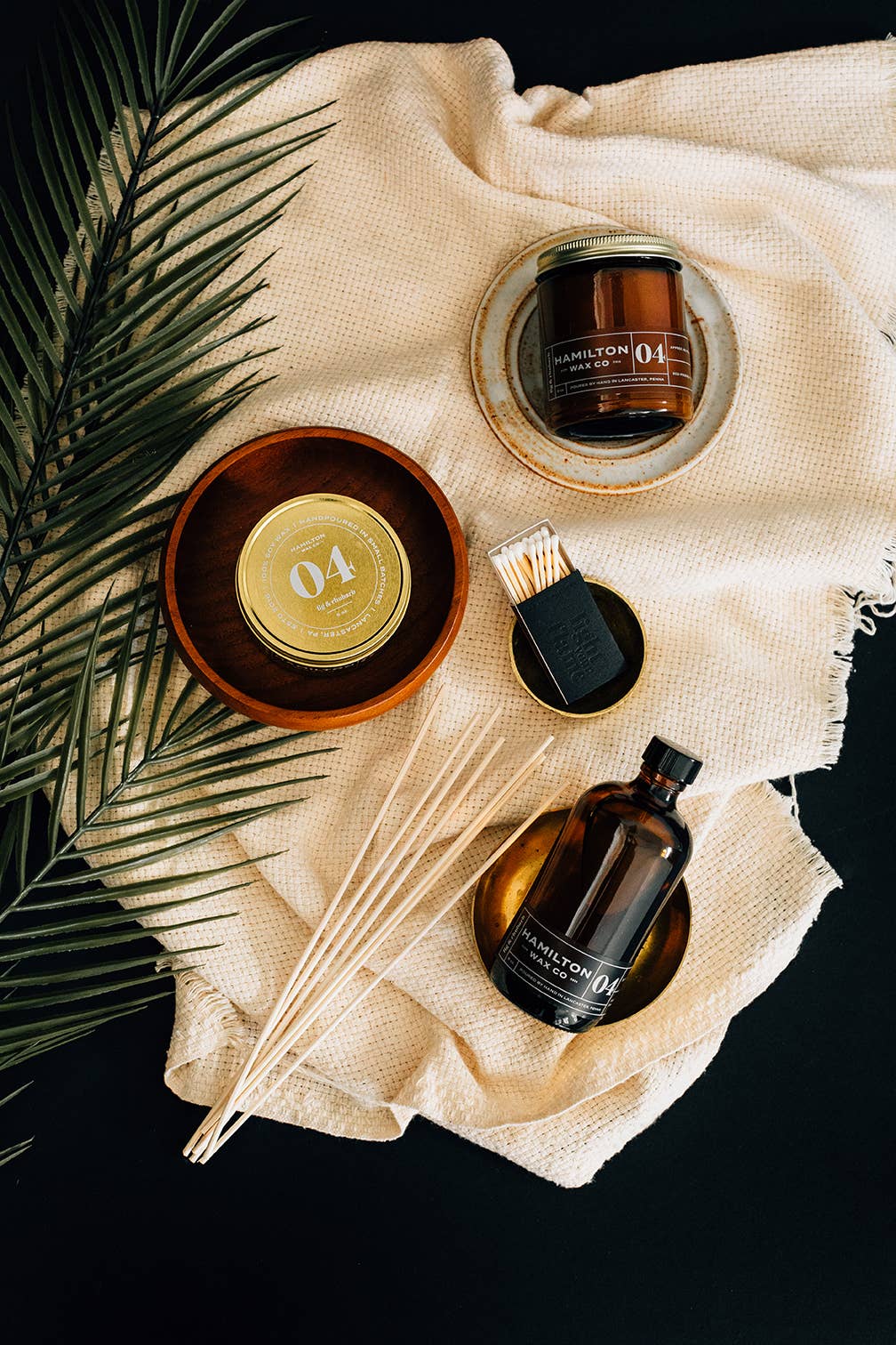 Hamilton Wax Co. - Vente Bougie en bocal - 04 Bougie parfumée Fig & Rhubarbe - Pot en verre ambré3