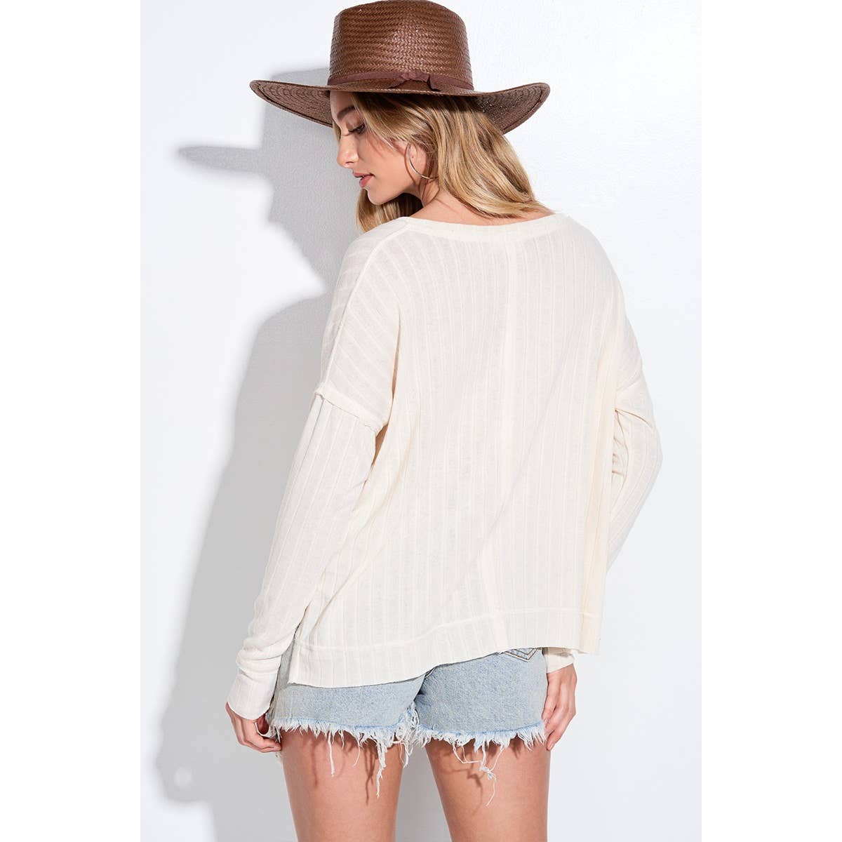 Phil Love – Großhandel T-Shirt mit Siebdruck – Damen – Feiertags-Champagnerflaschen-Langarmshirt mit V-Ausschnitt 5