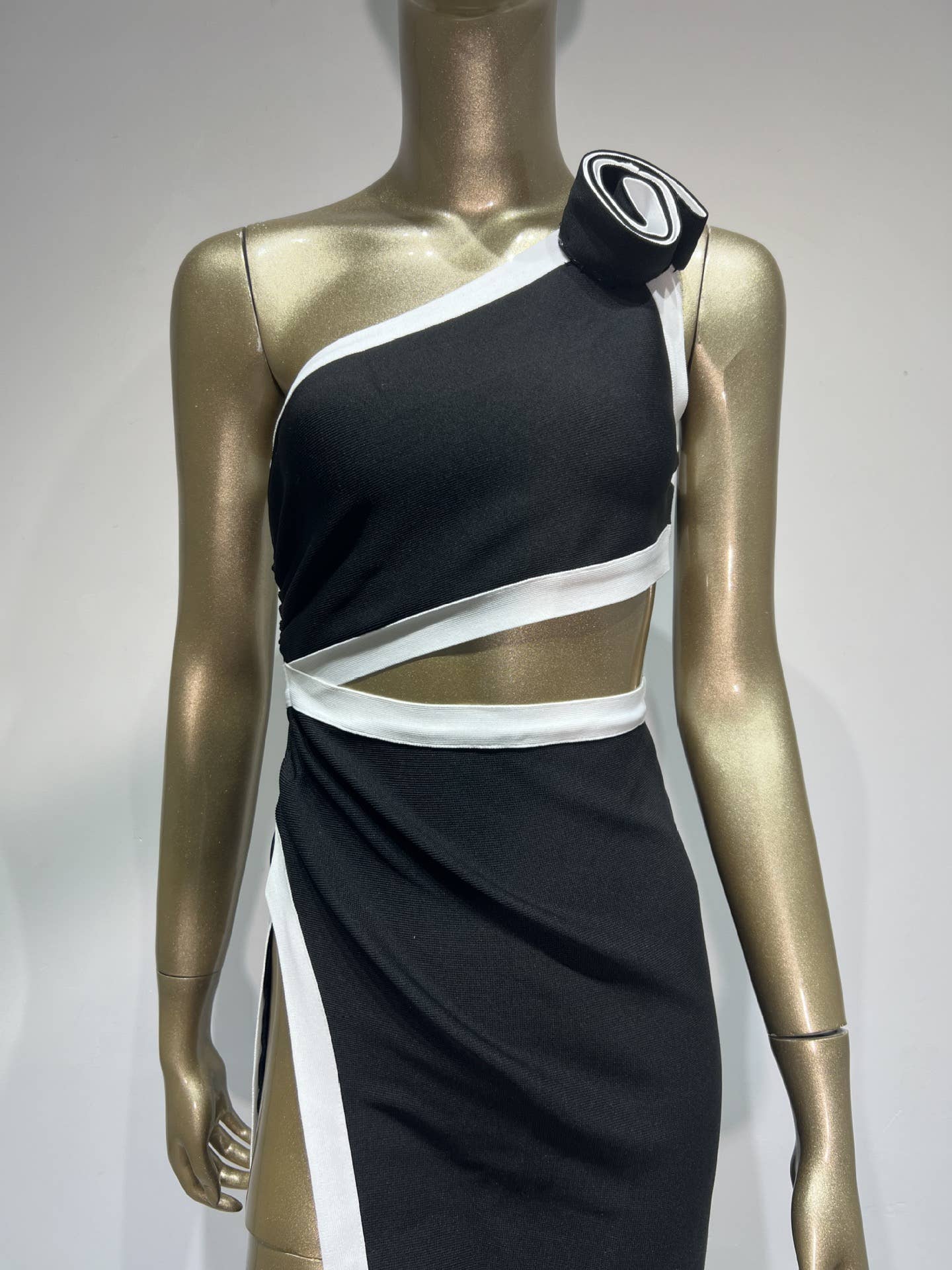 Svart DR0208 ”Svag bandageklänning med en axel - Club Chic” för wholesale på Faire11