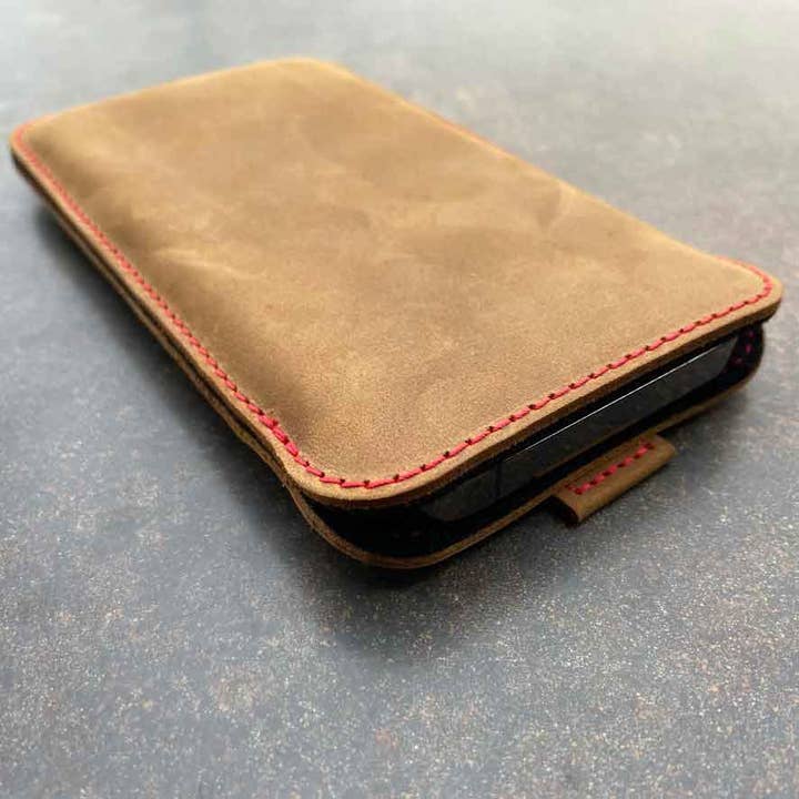 germanmade. – Großhandel Handytasche – Unisex – g.4 iPhone 13 Pro Lederhülle