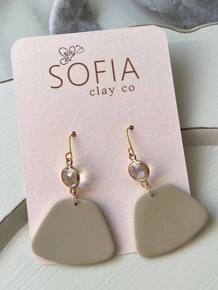 Dangles de gema neutros, brincos de argila, argila polímero, brincos artesanais, look neutro por atacado de Sofia Clay Co.