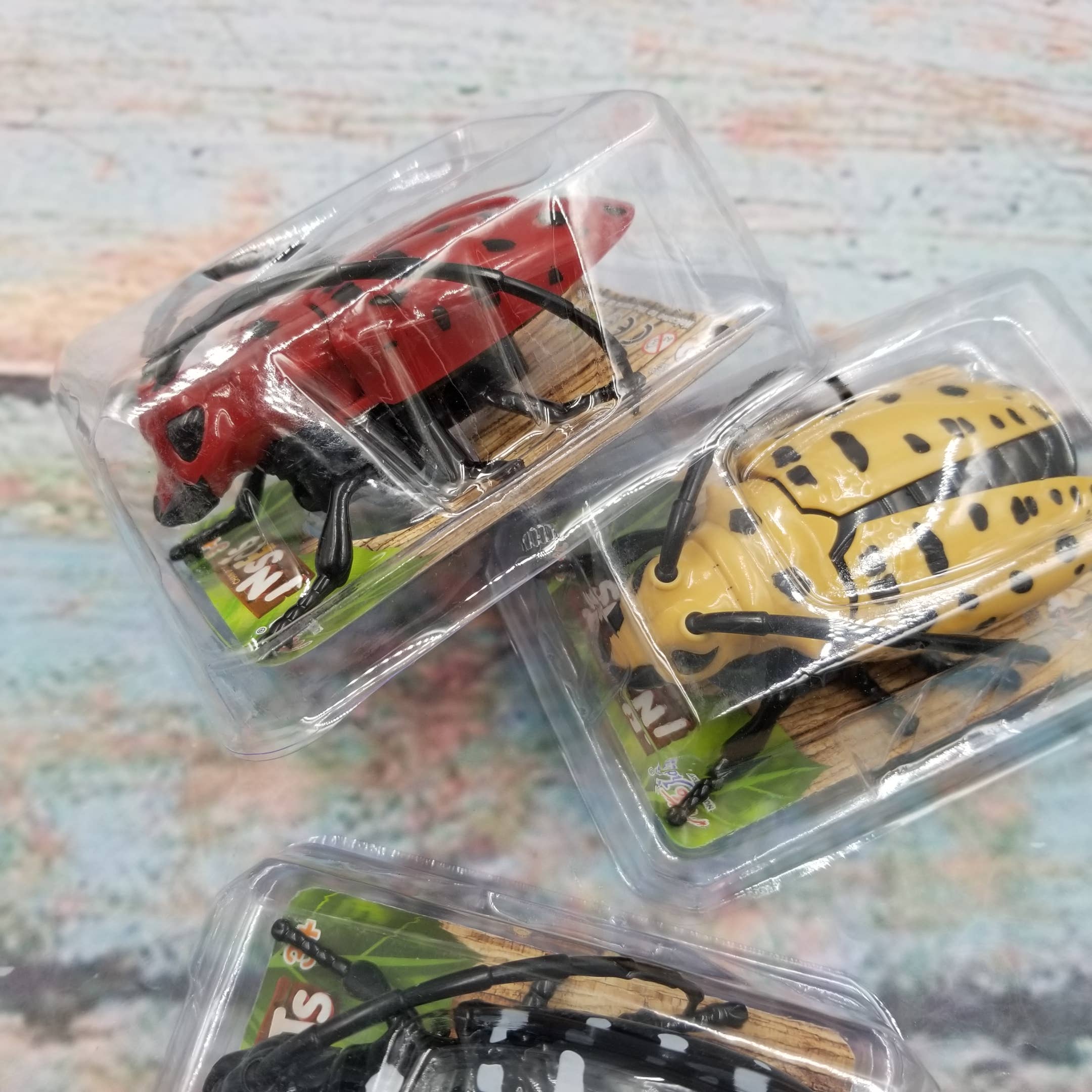 MIAS SHOP - Wholesale Classic Toy - Kids - Clockwork Chain Longhorn Beetle Crawling Toy2