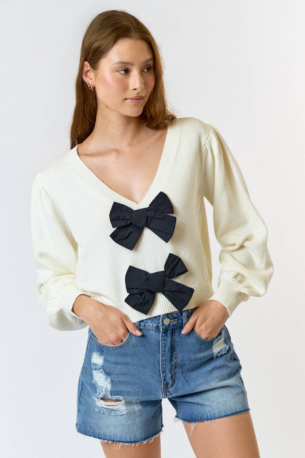 Lalavon - Wholesale Knit Sweater - Women's - ILT4228 Front Contrast Bow Sweater3