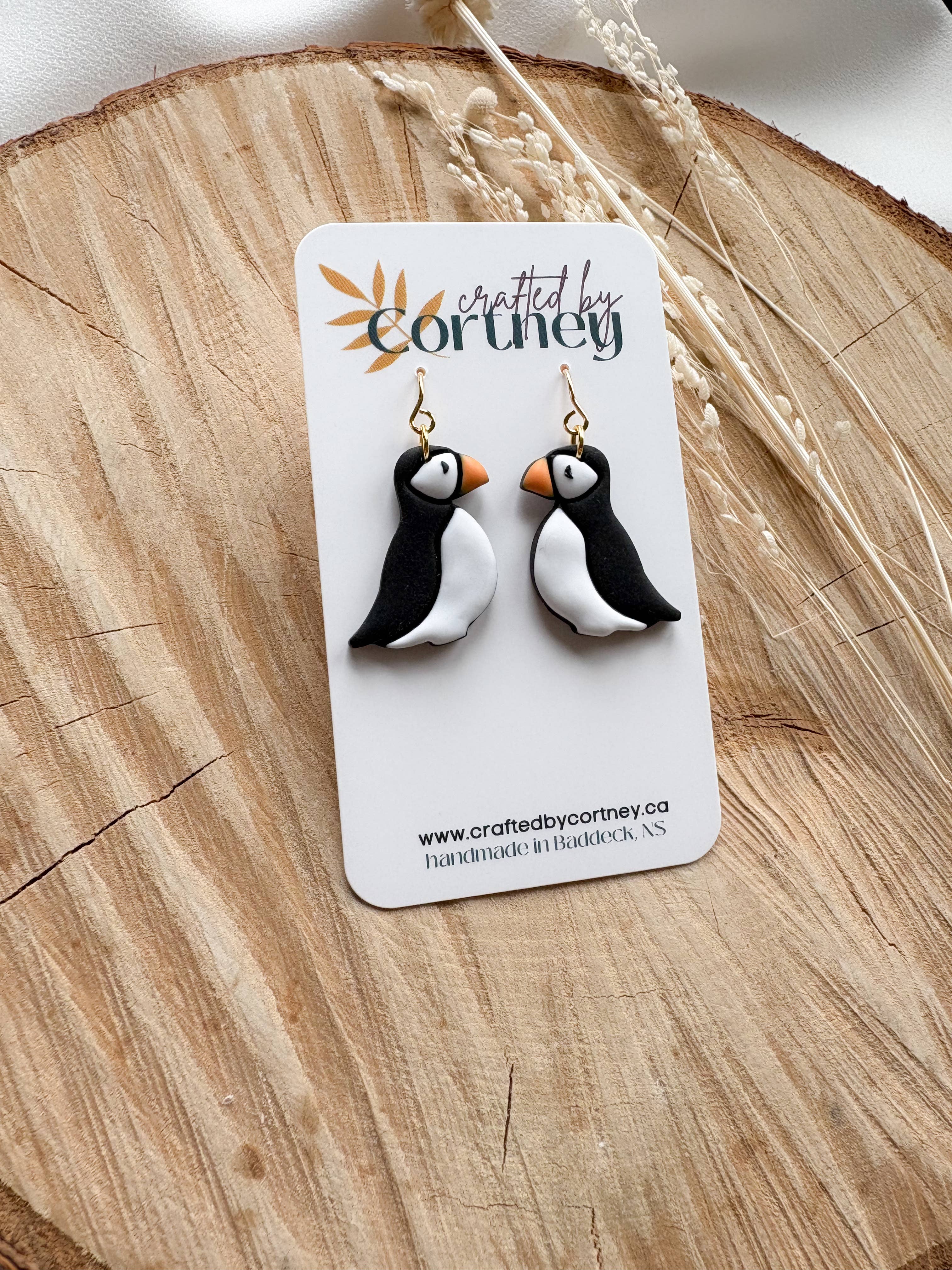 Crafted by Cortney - Wholesale Hangende/ronde oorbellen - Puffin hanger1