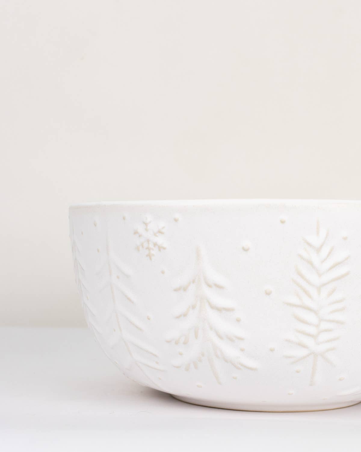 The Royal Standard - Wholesale Bowl - Winter Fir Serving Bowl   Antique White   10"1