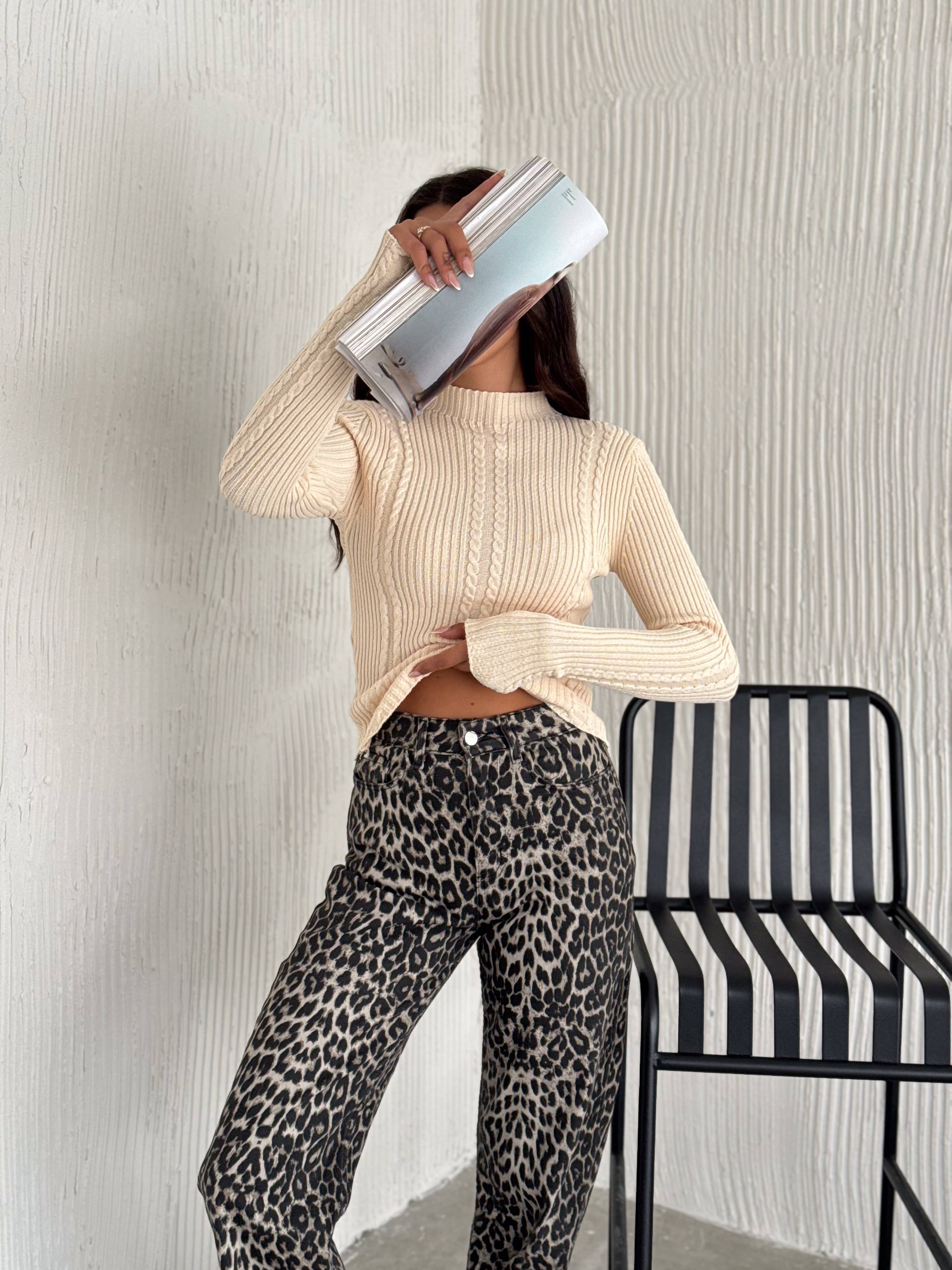 VAV NEW YORK – Großhandel Strickoberteil – Damen – Strickoberteil mit Stehkragen für Damen mit Zopfmuster17