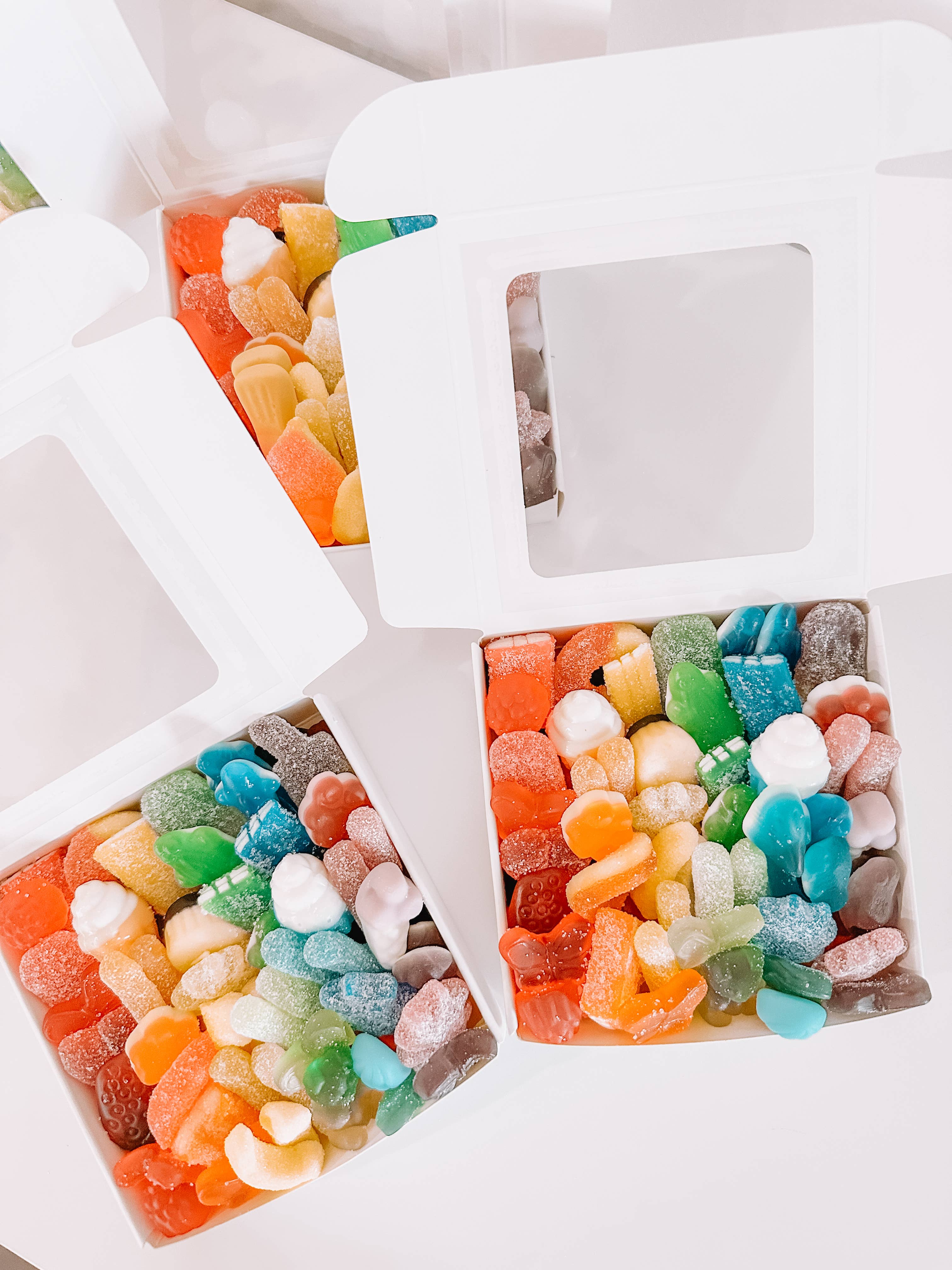 Candy by J.Co – wholesale Gelégodis – Regnbågsgodis konstlåda8