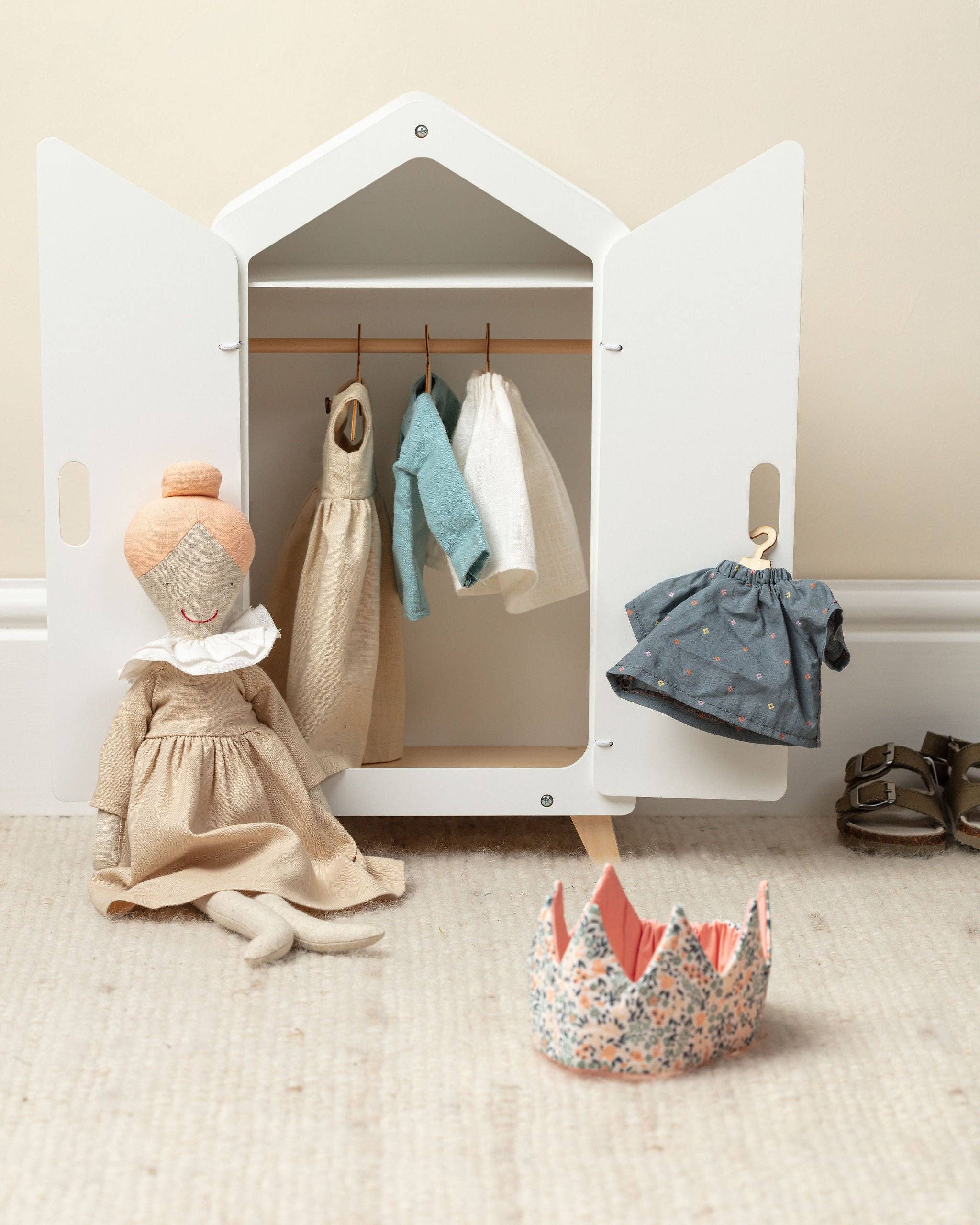 Mr Pickles – wholesale Docka - Barn – The Dolly Pickles - Joy, mjuk docka med charmig och glad karaktär5