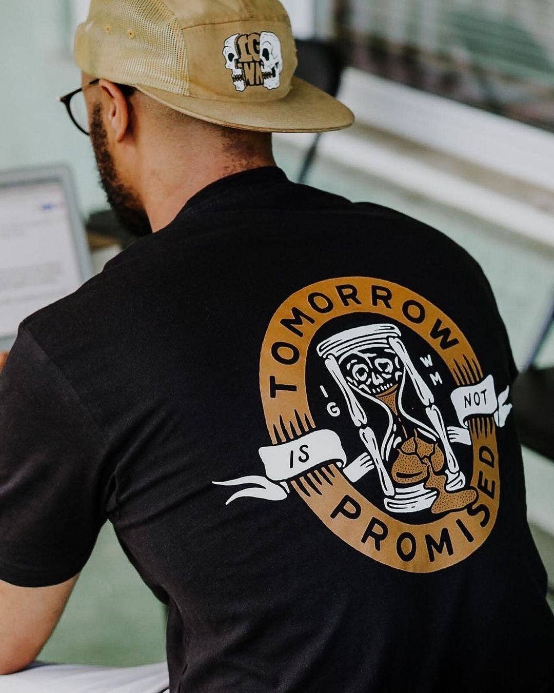 Preto Tee de amanhã não é prometido para venda a revendedores na Faire3