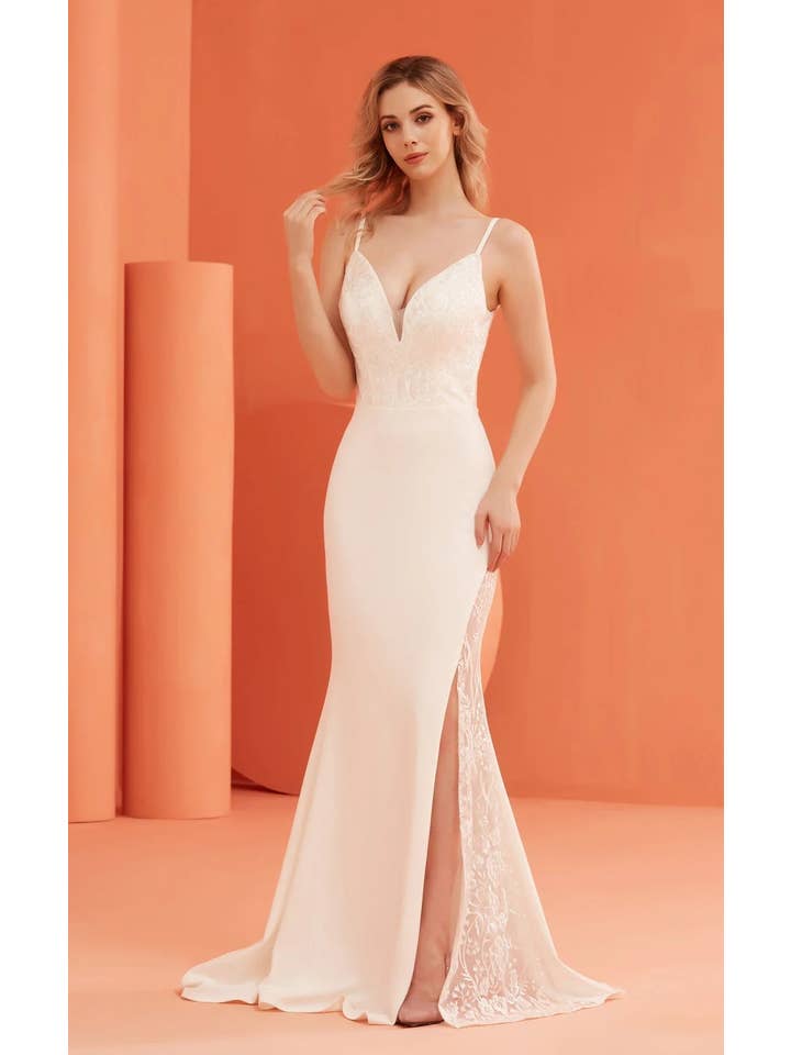 Tux-USA® – wholesale Klänning - Dam – Elegant klänning i spets med pärlor och slits J220461