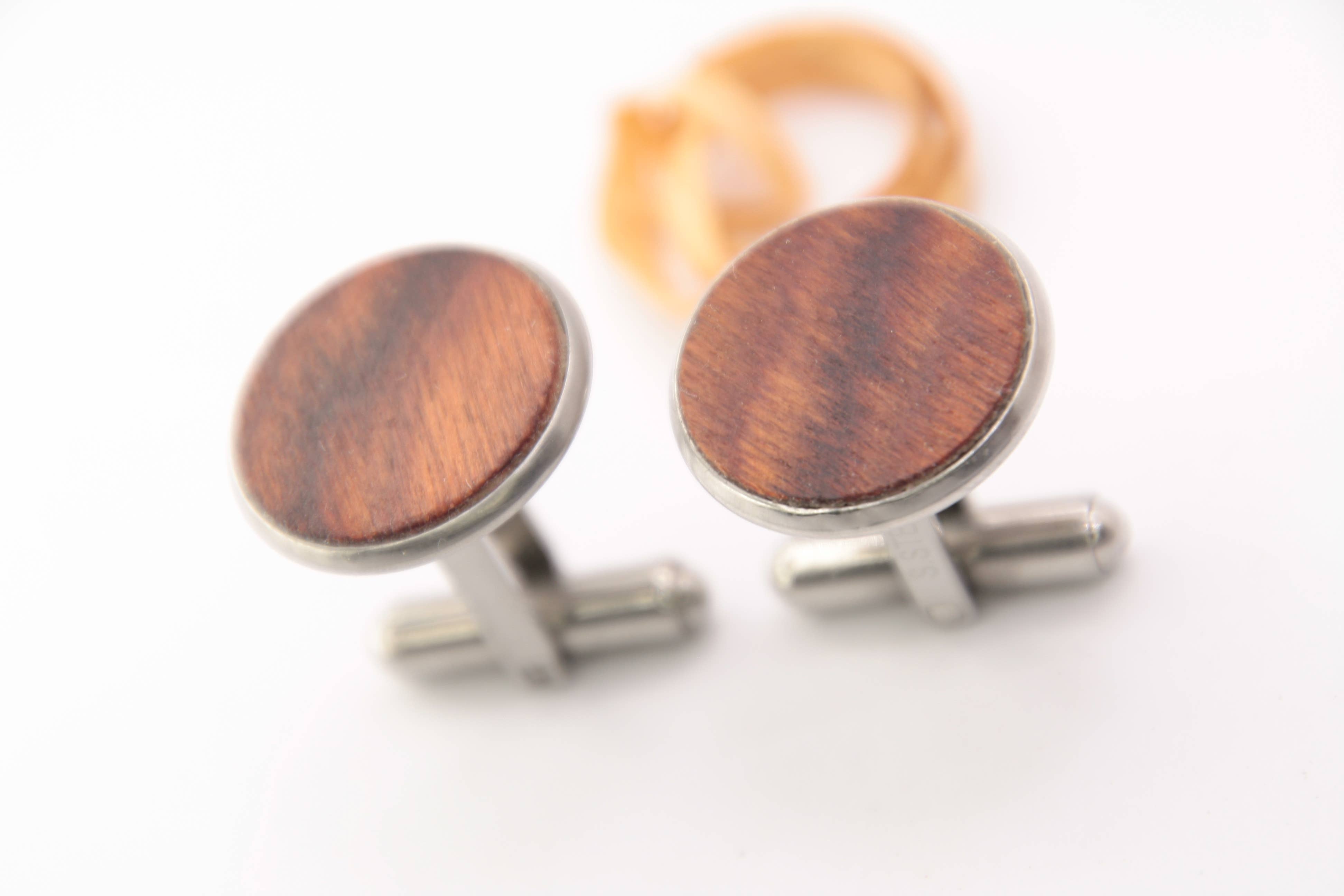 Holzkunstwerkstatt – Großhandel Ohrstecker – Manschettenknöpfe, Holz, normale Größe (18mm), "Rosenholz"8