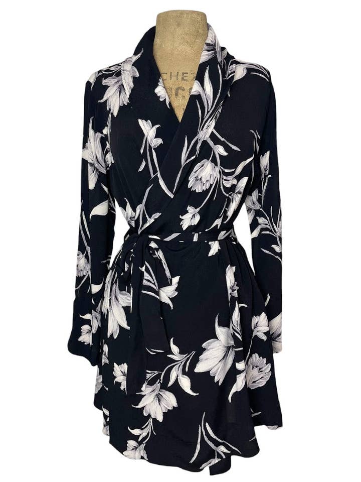 Robe com Gola Xale Floral Preto e Branco dos Anos 1930 por atacado de Loco Lindo