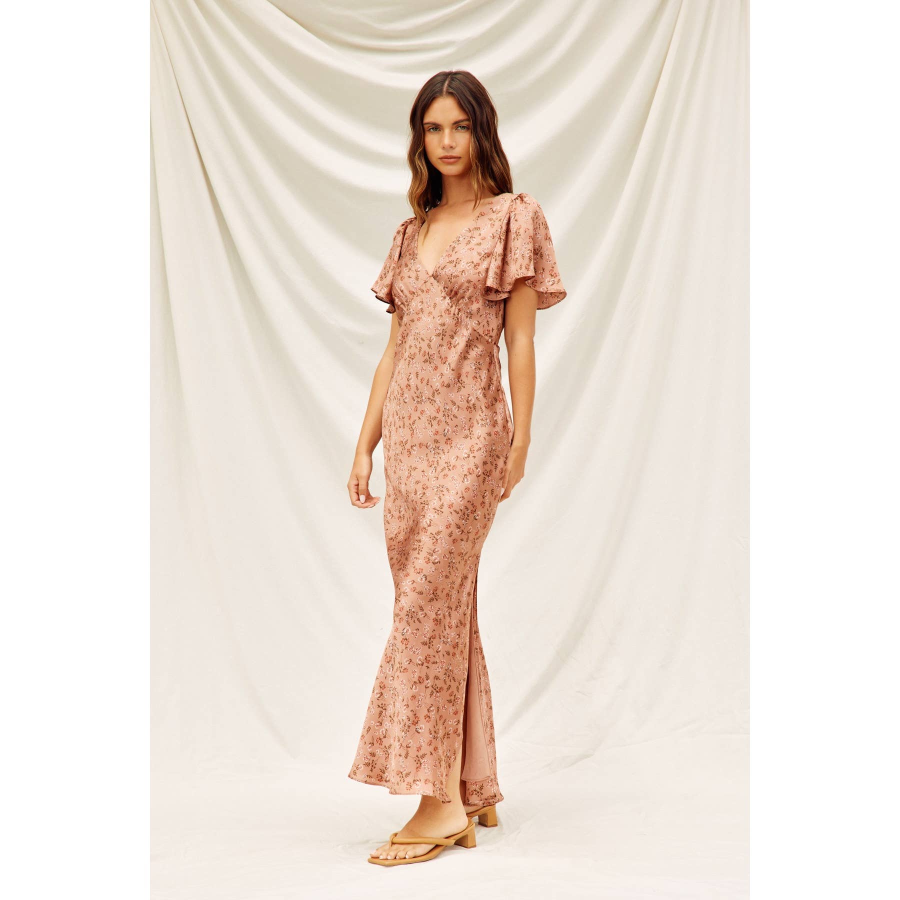 PAARSE Ga Haal Ze Flutter Mouw Maxi Jurk (1) voor groothandel op Faire1