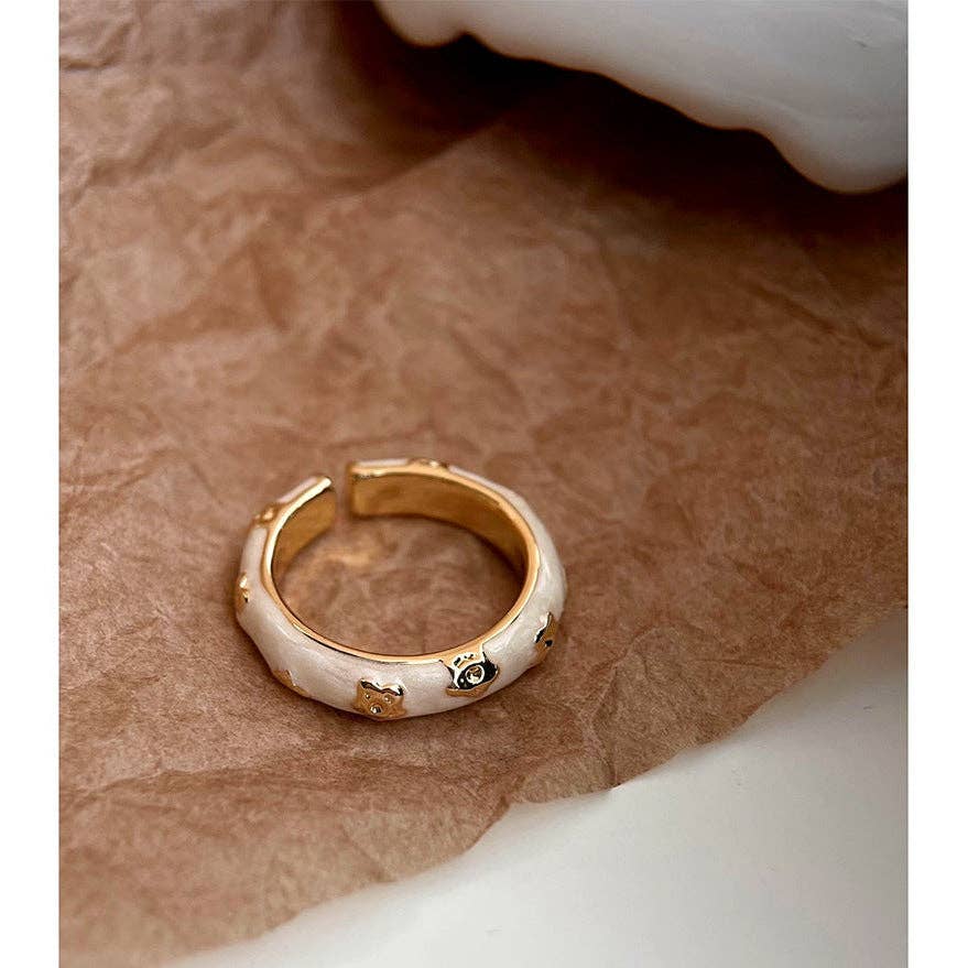 Revelari - Vente Anneau/bague à empiler - Bague ouverte en émail à motif d'ours réglable en or1