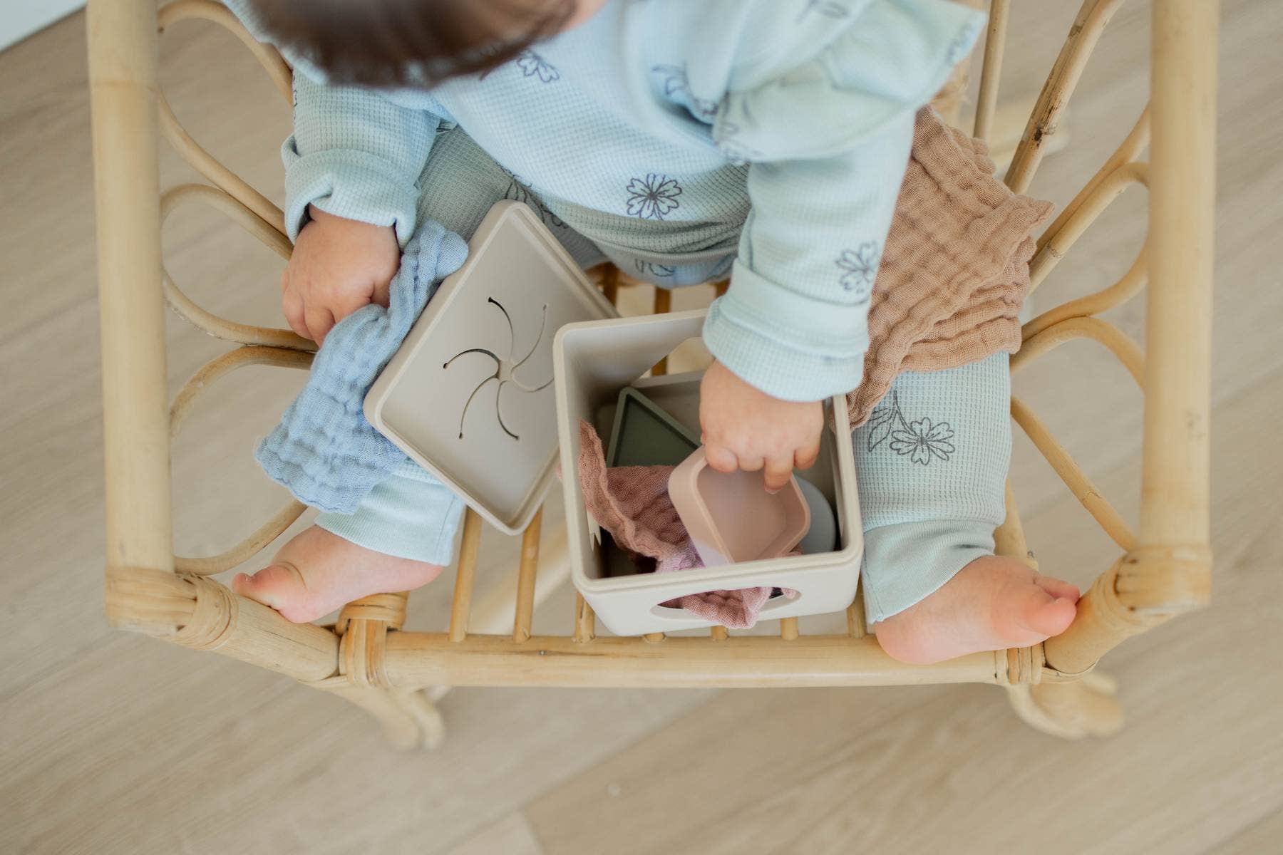 Brooklyn Neutral - Venta al por mayor Conjunto de juguetes - Niños - Juguete de Clasificación de Formas de Tejido7