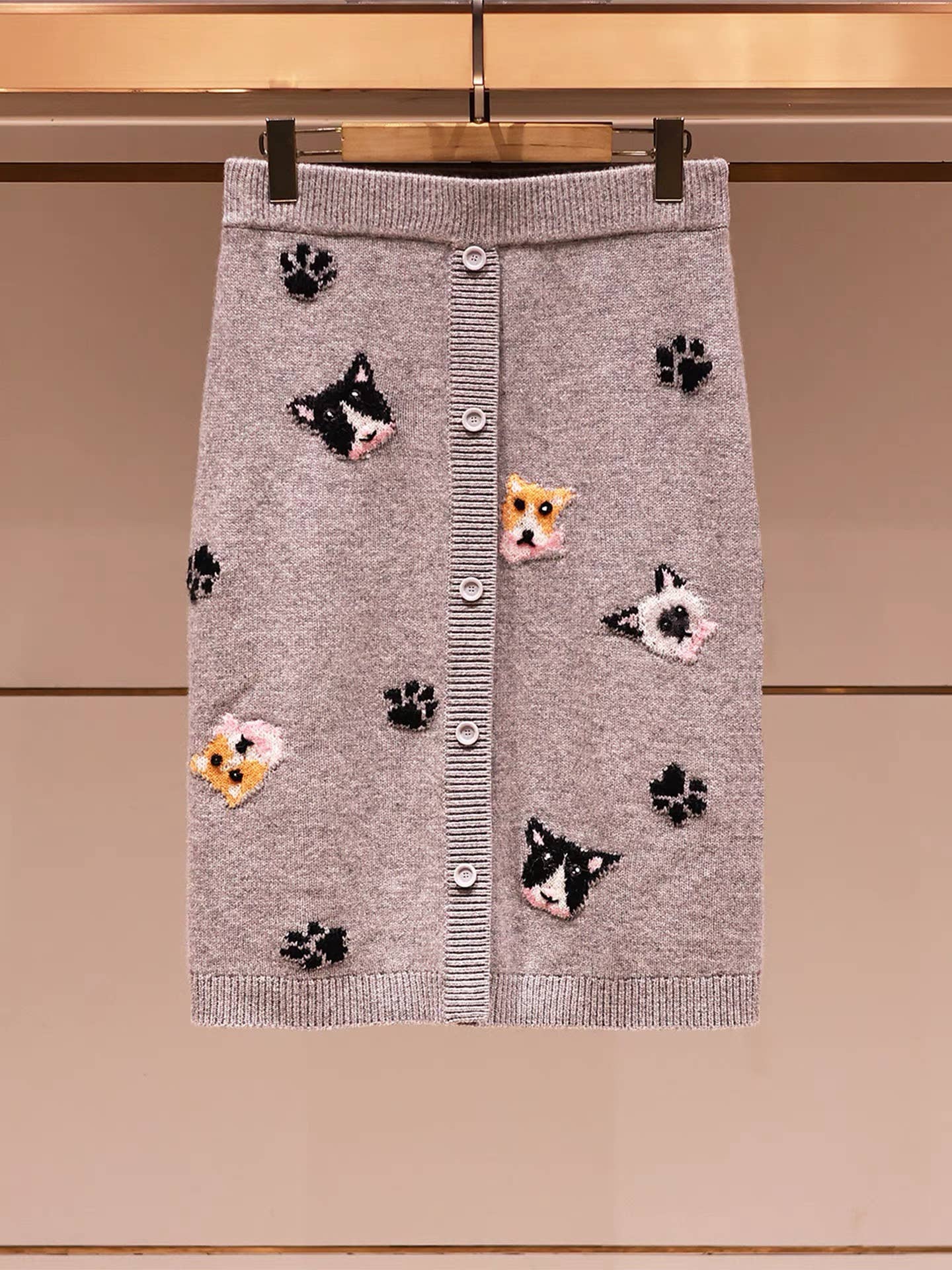 Cinza Conjunto de Outono 2025 de Cardigã e Saia de Malha Bordada SET244 para venda a revendedores na Faire2