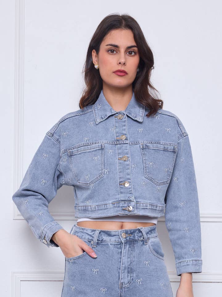 Casaco de ganga azul-claro com laço bordado por atacado de Chilli Girl Collection