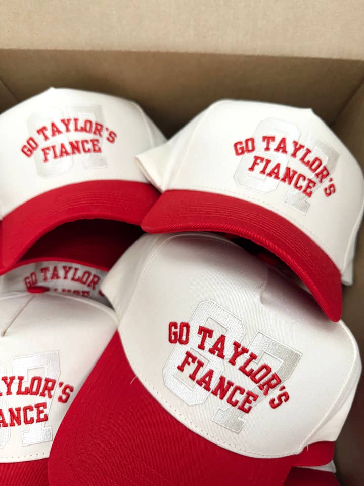 Allez le fiancé de Taylor - Casquette de camionneur vintage rouge pour la vente par KENZKUSTOMZ