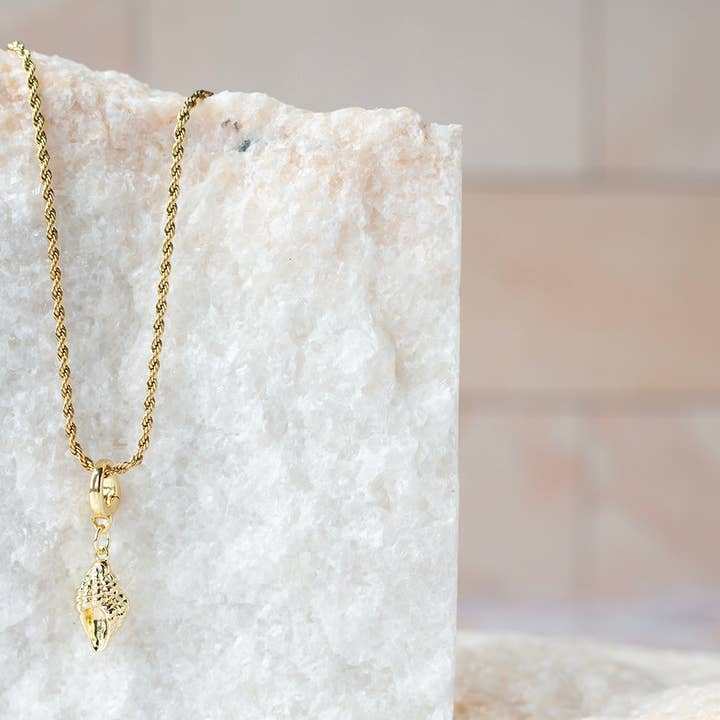 Lenny & Eva - Wholesale Individual Charm/Pendant - 😎Summer Pick😎Conch Shell Charm, Gold