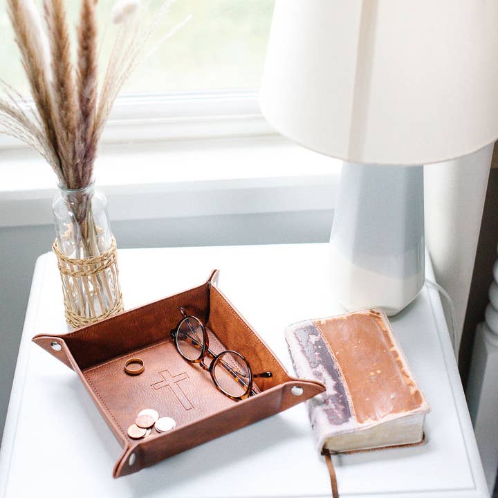 Lain & Lou - Vente Plateaux décoratifs - Cross Valet Tray, EDC Catchall Tray, cadeau chrétien pour homme8