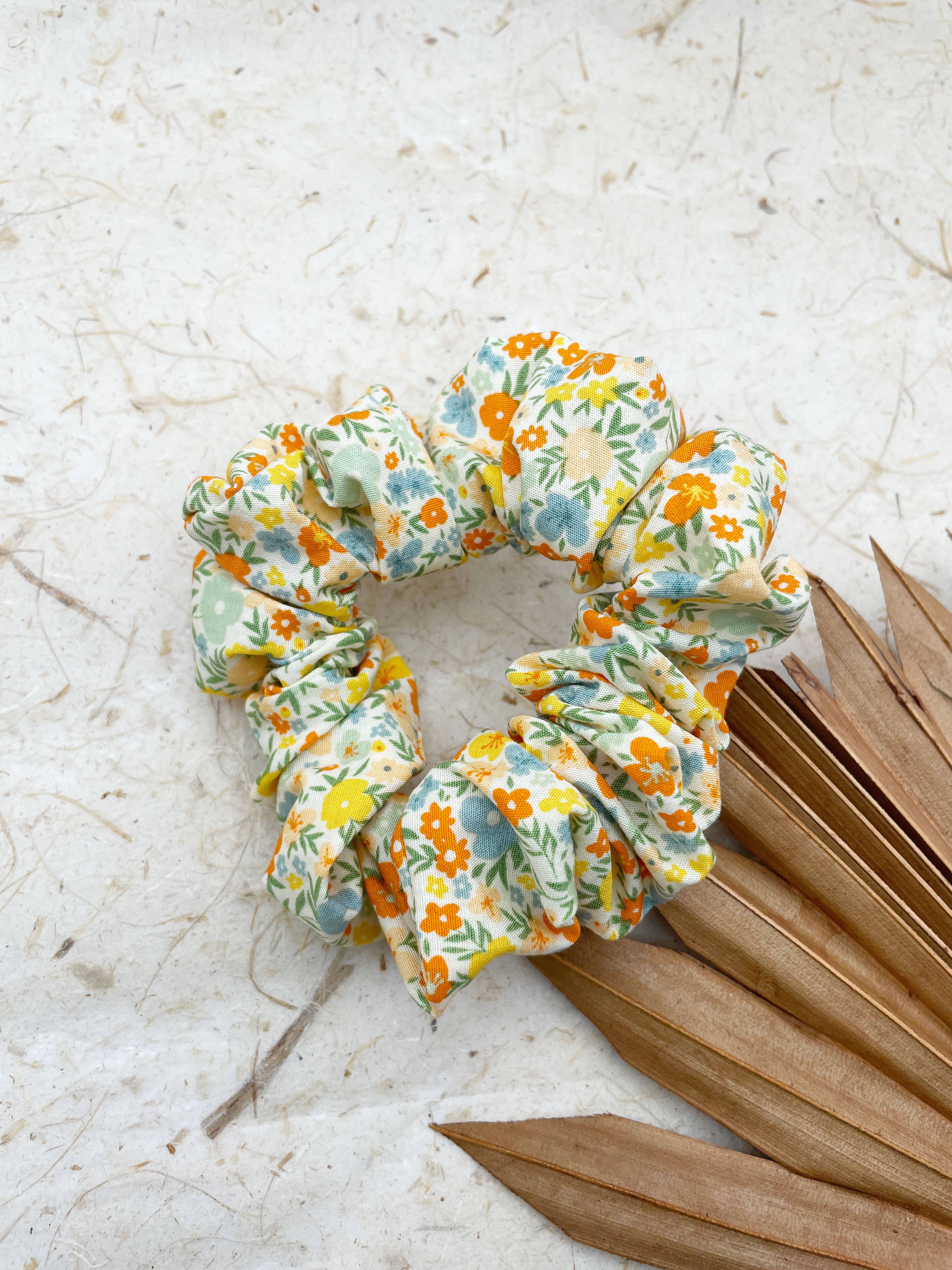 ELSE - Wholesale Scrunchie - Women's - Ditsy Floral Boho Scrunchies, Retro Flowers Hair Ties1