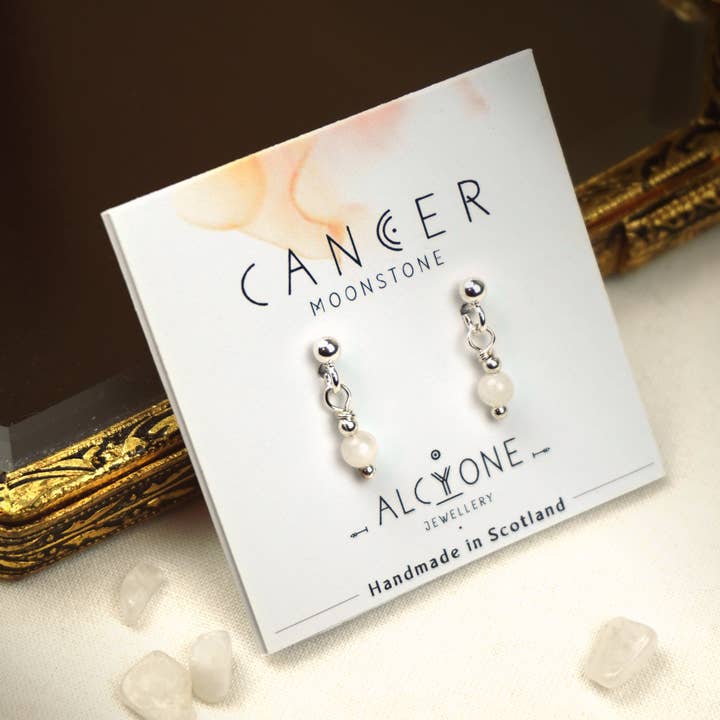 Brincos Pequenos de Pedra da Lua | Cristal Delicado para Intuição e Calma por atacado de Alcyone Jewellery Ltd